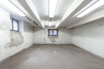 Prodej obchodních prostor 590 m², Praha 10 - Strašnice