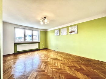 obývací pokoj - Prodej bytu 3+1 v osobním vlastnictví 98 m², Semily