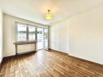 2. ložnice se vstupem na balkon - Prodej bytu 3+1 v osobním vlastnictví 98 m², Semily