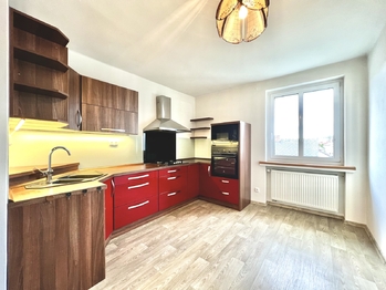kuchyňský kout - Prodej bytu 3+1 v osobním vlastnictví 98 m², Semily