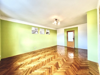 obývací pokoj - Prodej bytu 3+1 v osobním vlastnictví 98 m², Semily