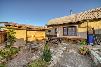 dvorek - Prodej domu 73 m², Zásmuky