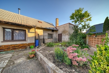 dvorek - Prodej domu 73 m², Zásmuky