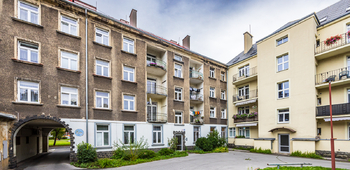 Vstup z vnitro bloku - Pronájem bytu 2+kk v osobním vlastnictví 48 m², Ústí nad Labem