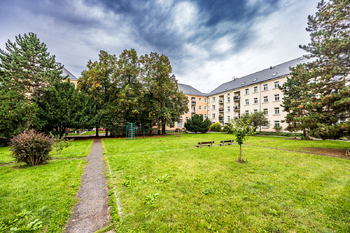Vnitro blok za domem - Pronájem bytu 2+kk v osobním vlastnictví 48 m², Ústí nad Labem