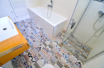 koupelna 8,1 m2 - Prodej bytu 3+kk v osobním vlastnictví 126 m², Český Krumlov