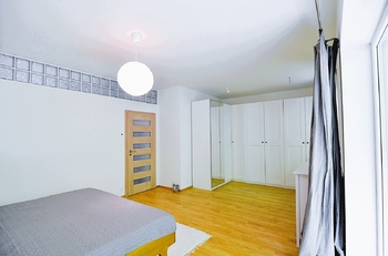 větší ložnice 25,8 m2 - Prodej bytu 3+kk v osobním vlastnictví 126 m², Český Krumlov
