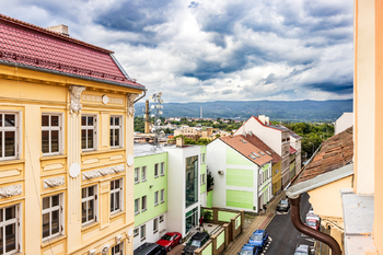 Výhled z bytu - Pronájem bytu 1+1 v osobním vlastnictví 51 m², Teplice