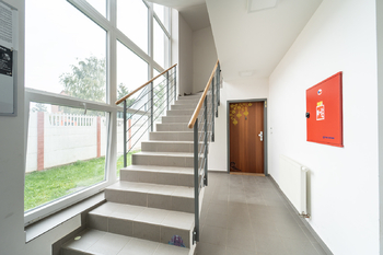 Vstup do bytu - Prodej bytu 3+kk v osobním vlastnictví 92 m², Praha 9 - Újezd nad Lesy