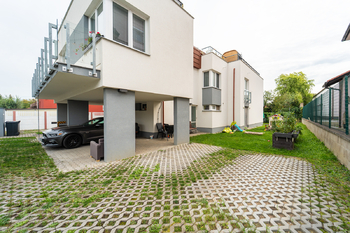 Parkovací stání - Prodej bytu 3+kk v osobním vlastnictví 92 m², Praha 9 - Újezd nad Lesy