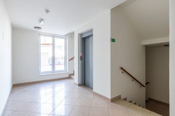 Prodej bytu 1+kk v osobním vlastnictví 33 m², Praha 10 - Záběhlice