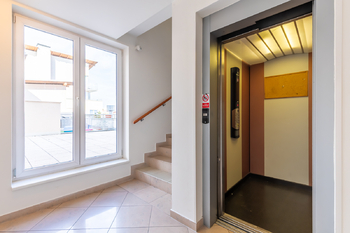 Prodej bytu 1+kk v osobním vlastnictví 33 m², Praha 10 - Záběhlice