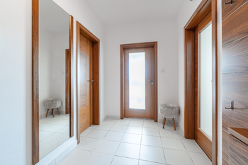Prodej bytu 2+kk v osobním vlastnictví 57 m², Mníšek pod Brdy