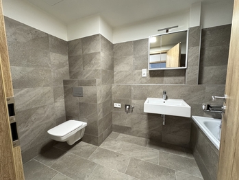 koupelna - Pronájem bytu 2+kk v osobním vlastnictví 57 m², Plzeň