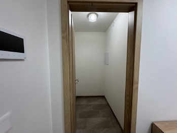 komora v bytě - Pronájem bytu 2+kk v osobním vlastnictví 57 m², Plzeň
