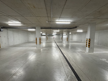 garáže - Pronájem bytu 2+kk v osobním vlastnictví 57 m², Plzeň