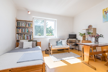 obývací pokoj s kuchyní - Prodej domu 108 m², Koleč