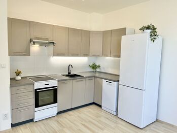 Pronájem bytu 1+kk v osobním vlastnictví 38 m², Praha 9 - Čakovice