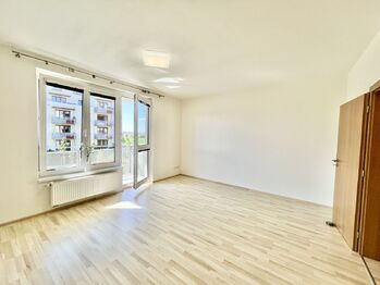 Pronájem bytu 1+kk v osobním vlastnictví 38 m², Praha 9 - Čakovice