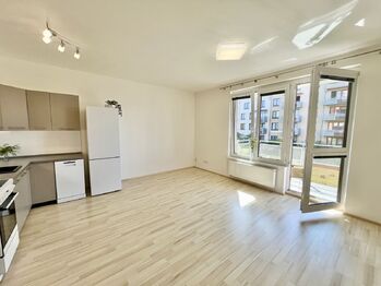 Pronájem bytu 1+kk v osobním vlastnictví 38 m², Praha 9 - Čakovice
