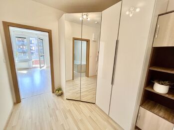 Pronájem bytu 1+kk v osobním vlastnictví 38 m², Praha 9 - Čakovice