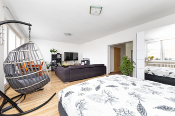 část obývacího pokoje 3+1 - Prodej domu 296 m², Brno 