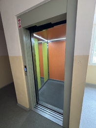 výtah - Pronájem bytu 3+kk v osobním vlastnictví 70 m², Praha 9 - Černý Most
