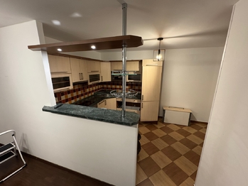 barový pult - Pronájem bytu 3+kk v osobním vlastnictví 70 m², Praha 9 - Černý Most