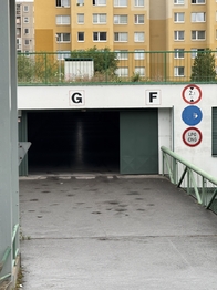 Pronájem garáže 18 m², Praha 8 - Troja