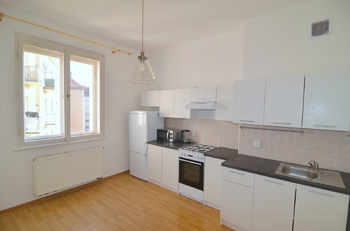 obytná kuchyň 12,8 m2 - Pronájem bytu 2+1 v osobním vlastnictví 78 m², Praha 8 - Libeň 