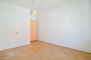 ložnice 15,8 m2 - Pronájem bytu 2+1 v osobním vlastnictví 78 m², Praha 8 - Libeň