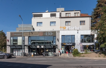 pohled na dům od metra Kačerov - Pronájem bytu 3+1 v osobním vlastnictví 199 m², Praha 4 - Krč