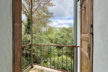 společný balkon - Prodej bytu 1+1 v osobním vlastnictví 44 m², Plzeň