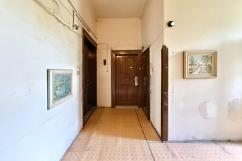 společná chodba - Prodej bytu 1+1 v osobním vlastnictví 44 m², Plzeň