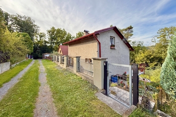 příjezdová cesta - Prodej chaty / chalupy 66 m², Stříbrná Skalice