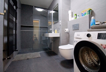 koupelna s toaletou - Pronájem bytu 2+kk v osobním vlastnictví 69 m², Praha 4 - Krč