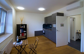 obývací pokoj s kuchyňským koutem - Pronájem bytu 2+kk v osobním vlastnictví 36 m², Praha 4 - Krč