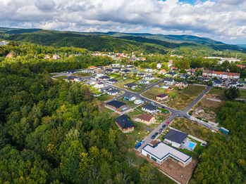 Okolí domu s přírodou stojí za to - Prodej domu 192 m², Dubí 