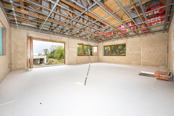 Obývací pokoj s kuchyňským koutem - Prodej domu 192 m², Dubí