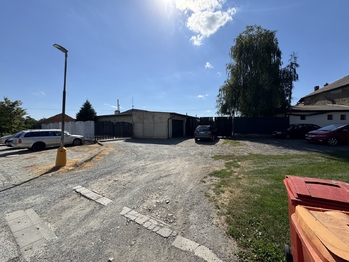 Prodej výrobních prostor 880 m², Loučany