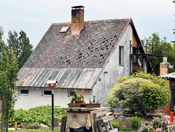 Pohled na dům ze zahrady - Prodej chaty / chalupy 74 m², Nová Role