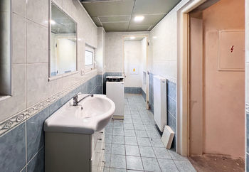 Koupelna s WC - Prodej chaty / chalupy 74 m², Nová Role