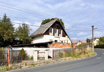 Pohled na dům z komunikace - Prodej chaty / chalupy 74 m², Nová Role