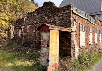 Pohled na dům z ulice - Prodej domu 106 m², Jáchymov