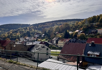 Pohled od domu na město - Prodej domu 106 m², Jáchymov