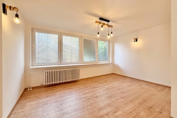 Pronájem domu 220 m², Praha 8 - Kobylisy
