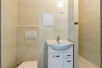 koupelna po rekonstrukci - Prodej bytu 1+kk v osobním vlastnictví 23 m², Praha 8 - Kobylisy