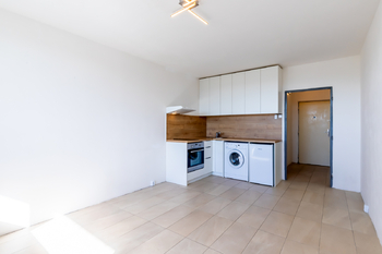 Prodej bytu 1+kk v osobním vlastnictví 23 m², Praha 8 - Kobylisy