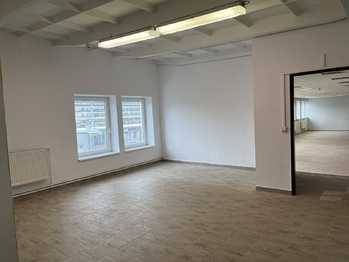 Pronájem kancelářských prostor 416 m², Rožnov pod Radhoštěm