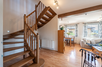 Schody do soukromého patra - Prodej domu 110 m², Rataje nad Sázavou